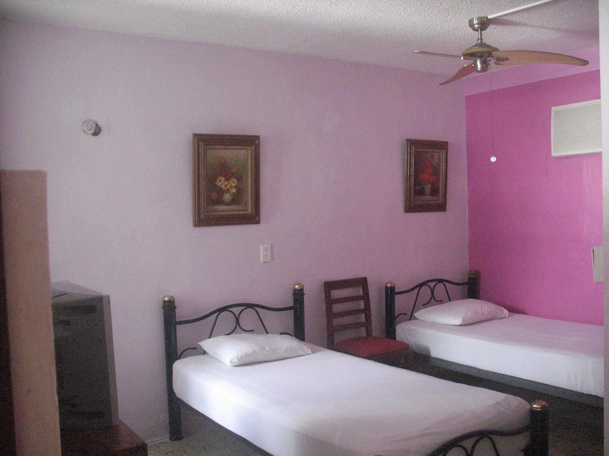 Hostel Mundo Maya Cancun Exterior photo